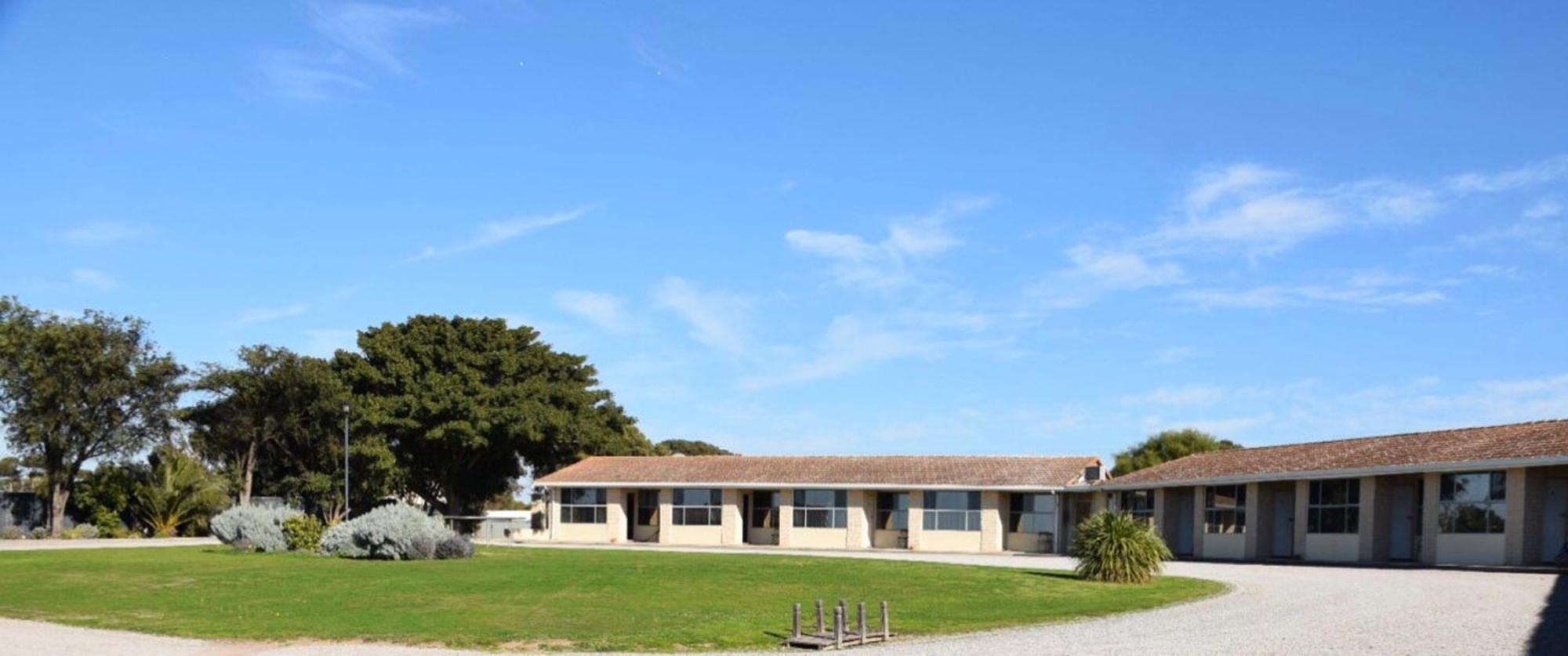 Stansbury Holiday Motel ภายนอก รูปภาพ