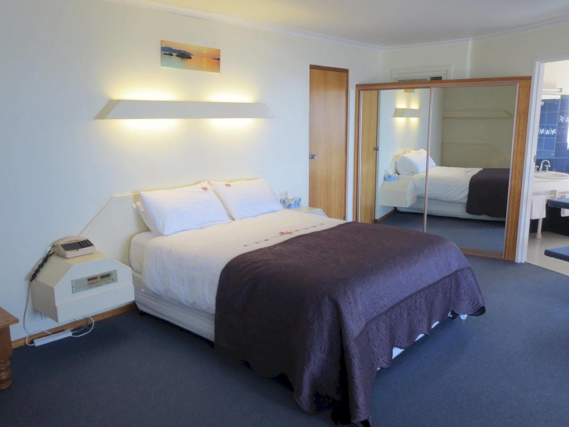 Stansbury Holiday Motel ภายนอก รูปภาพ